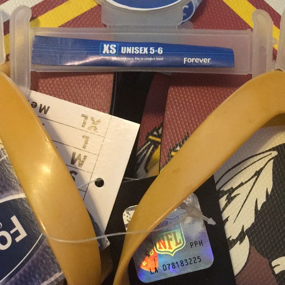 NFL Authentic Washington Redskins Flip Flops NWT - Picture 6 of 6
